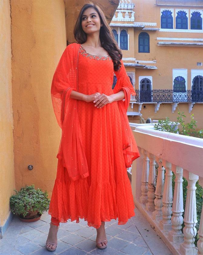 Miss World second runner up Suman Rao posted this photo of her in a shoot where she looks gorgeous in a bright orange Anarkali dress with minimal jewellery and her lustrous hair let loose.
(Photo: Suman Rao/Instagram)