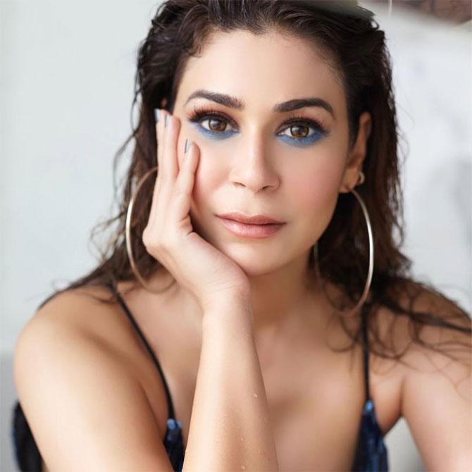 Prominent fashion jewellery designer Shaheen Abbas poses boldly wearing a blue outfit and a sporting a blue eye make-up. The captions says, 