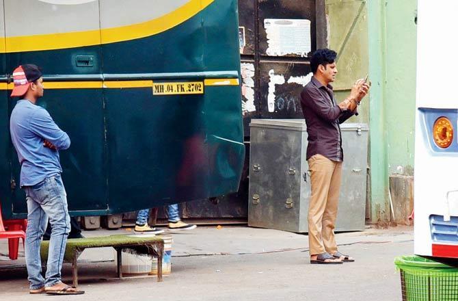 Even celebrities can't escape the woe of poor mobile network or so it seems as Manoj Bajpayee scrolls through his phone during a shoot in Film City, Goregaon. Pic/Satej Shinde