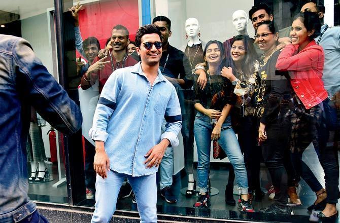 Vicky Kaushal and his fans pose among mannequins outside a director's studio in Khar. Pic/Shadab Khan