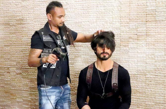 Vidyut Jammwal gets a blow dry at the promotion of his film in Andheri. Pic/Anurag Ahire