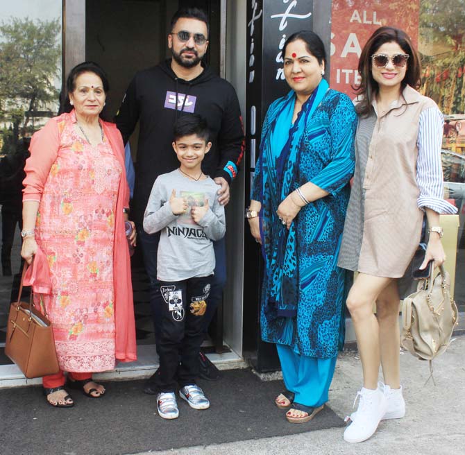 It's impossible to talk about family outings if we don't mention Shilpa Shetty. The Baazigar actress was pictured along with her sister Shamita Shetty, husband Raj Kundra, mother Sunanda Shetty and son Viaan Raj Kundra. The Shetty family were out for a family lunch.
