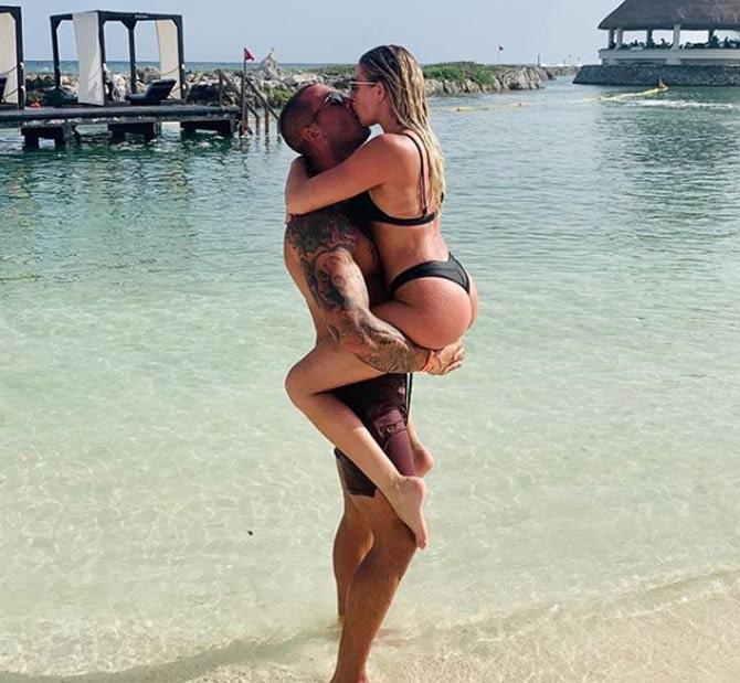 Kelly Kelly is the first WWE female superstar to win both the WWE 24/7 and WWE Diva's title.