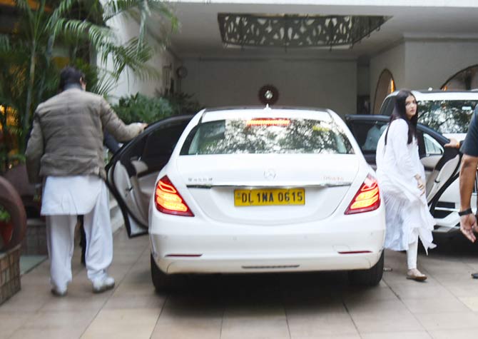 The 71-year-old was also the sister of Rishi Kapoor, Randhir Kapoor and Rajiv Kapoor, Shweta Bachchan Nanda was her daughter-in-law.
In picture: Amitabh Bachchan came in with Aishwarya Rai Bachchan to offer his condolences to the Nanda family.