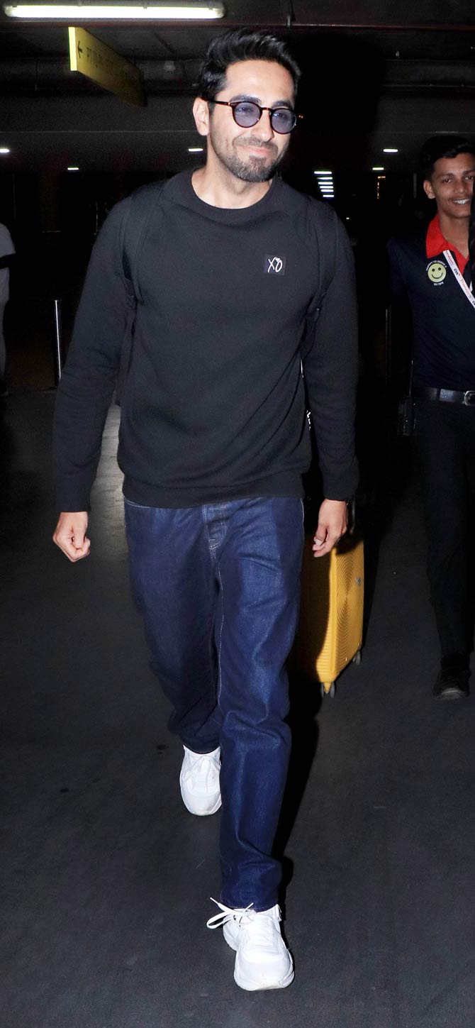 Ayushmann Khurrana was all smile as he was spotted at the Mumbai airport. The actor had a wonderful last year with films like Bala, Dream Girl and Article 15. He even won National Award for his performance in Andhadhun.