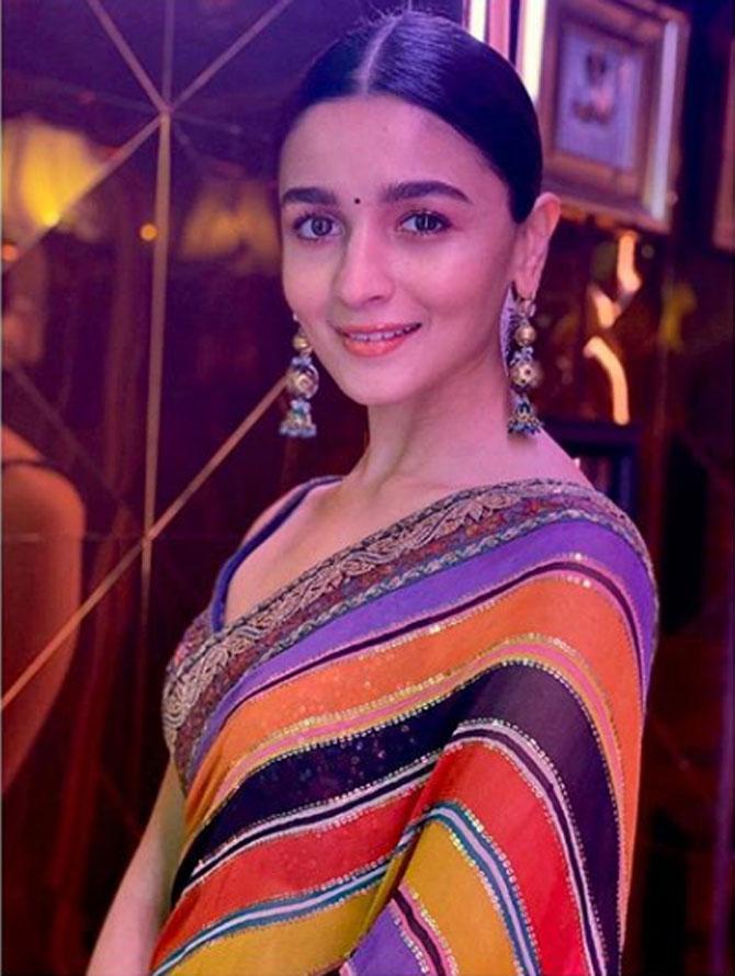 For the Star Screen Awards, Alia Bhatt chose a multi-coloured striped sari and paired it with long dangling earrings which reached her neck.