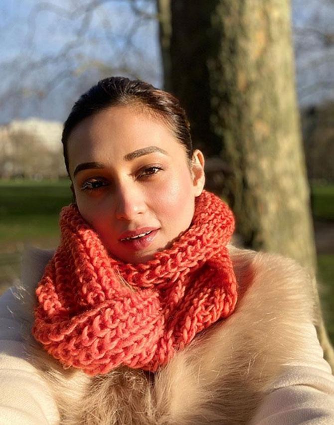 During the new year, Mimi Chakraborty posted a picture of the first sunshine and wrote, 