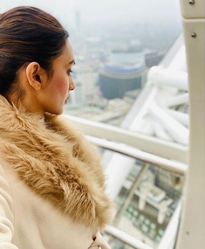 Mimi Chakraborty looked nothing less than a diva in a light brown coat which had a fur all around her neck.