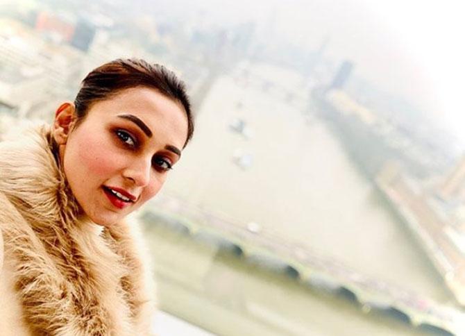 This picture which Mimi took in London left her looking all pink. Moreover, she wore red lipstick which perfectly complemented her light brown coat.