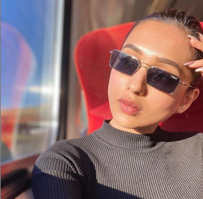 Mimi Chakraborty donned a black woollen t-shirt which went up to cover her neck. She wore a pair of sunglasses as she struck a pose.