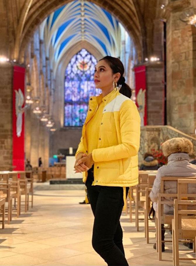 Mimi chose bright yellow for the winters as she donned a jacket and a sweater of the same colour. She accentuated her look with silver hoops in her ears.