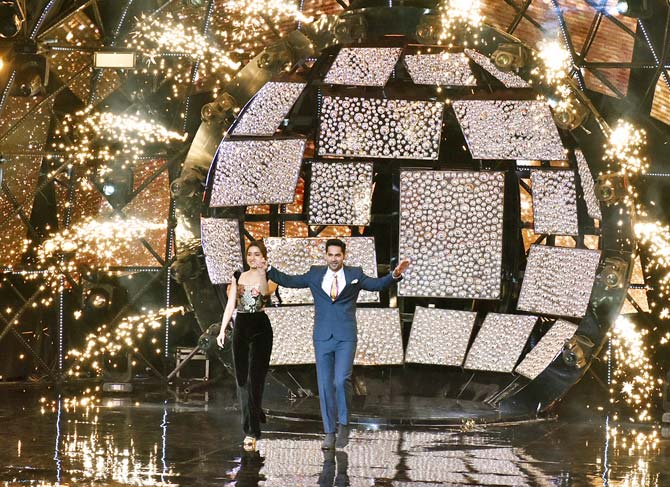 When the film is all about dance, how can Shraddha and Varun stop themselves from firing up the stage? The duo gave a fabulous dance performance on the stage that was well-received by all.
