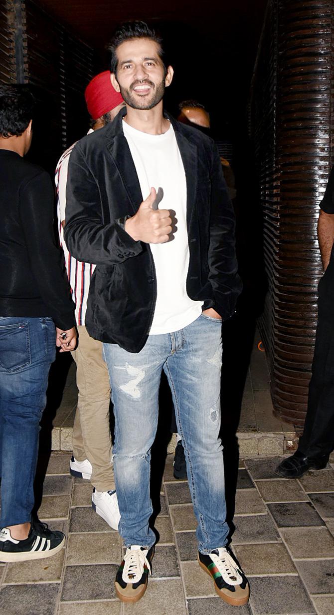 Hiten Tejwani too attended the birthday bash of Ali Abbas Zafar. In fact, the TV actor even took to Instagram to share the cake-cutting video of the celebrations.