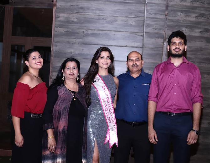Femina Miss India 2019 runner up Sanjana Vij feels at home when she is with her family. The girl with blue-eye who has won Miss Telangana is a strong-willed, energetic and progressive woman like her mother. In this picture, an elated Sanjana can be seen posing with her mother and family as she proudly shows off her Miss India Runner up sash
