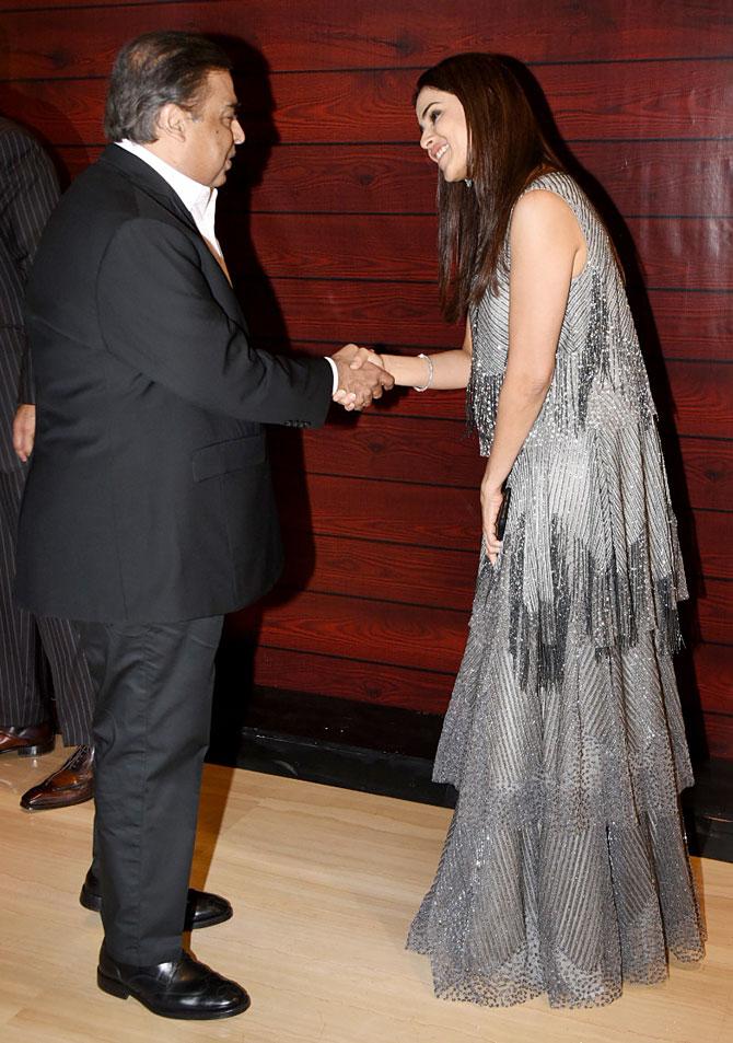 Many popular Bollywood stars were present on the occasion.
In picture: Mukesh Ambani greets Genelia Deshmukh
