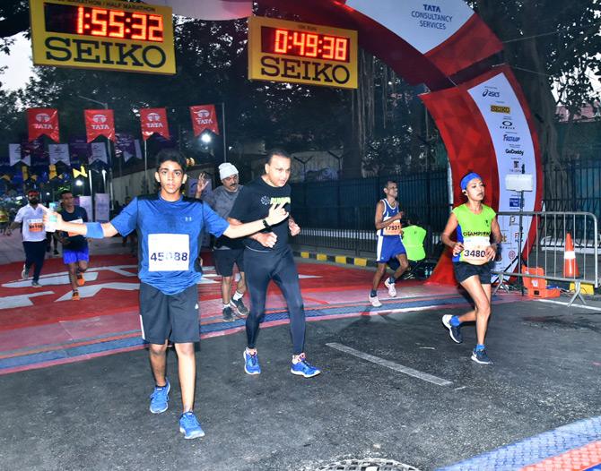 Industrialists Anil Ambani was also seen taking part in the 17th edition of the Mumbai Marathon. The business magnate was seen sporting an all-black tracksuit as he completed the race in tune with the spirit of Mumbai