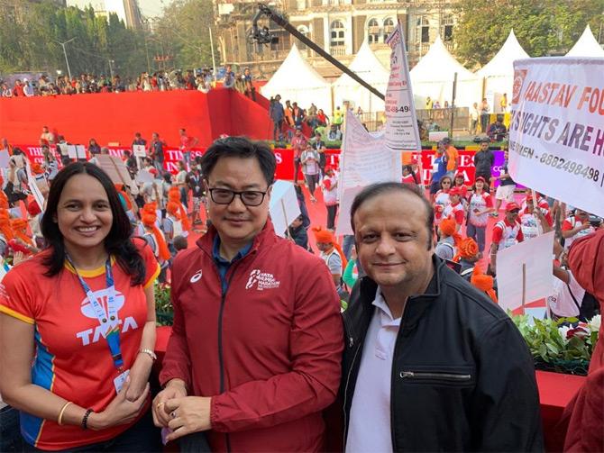 BJP leader and Spokesperson Asif Bhamla shared this picture from the 17th edition of the Mumbai Marathon. The founder of Bhamla Foundation was seen posing for a picture with Minister of State of the Ministry of Youth Affairs and Sports, Kiren Rijiju