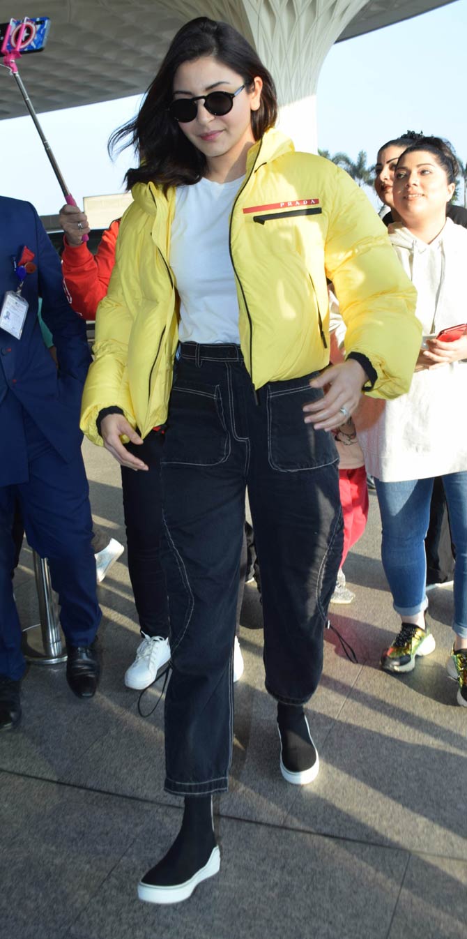Anushka Sharma was also snapped by the paparazzi at her casual best at the Mumbai airport. She is all set to play a cricketer in Jhulan Goswami's biopic.