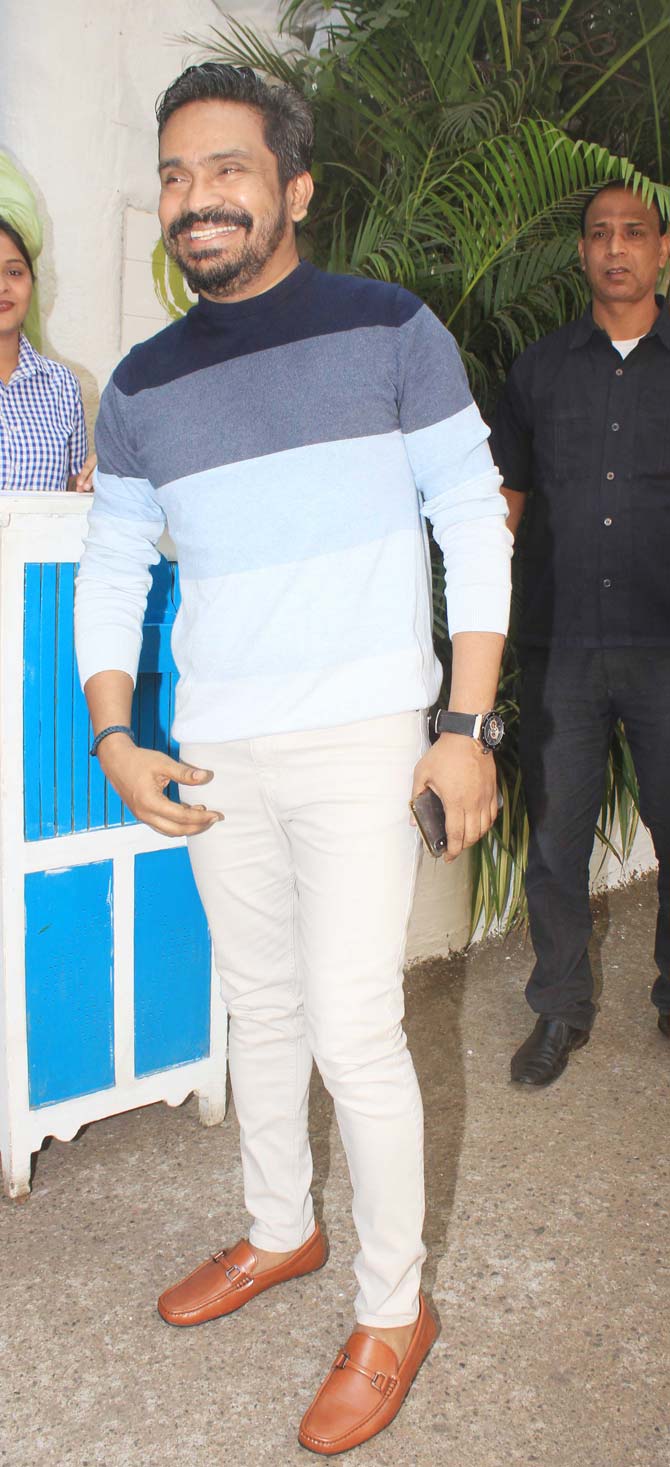 Screenwriter Mushtaq Sheikh was seen happily posing for the photographers at the bash. Sheikh is a close friend of Kim, the writer donned a multi-coloured t-shirt, white pants for the party.