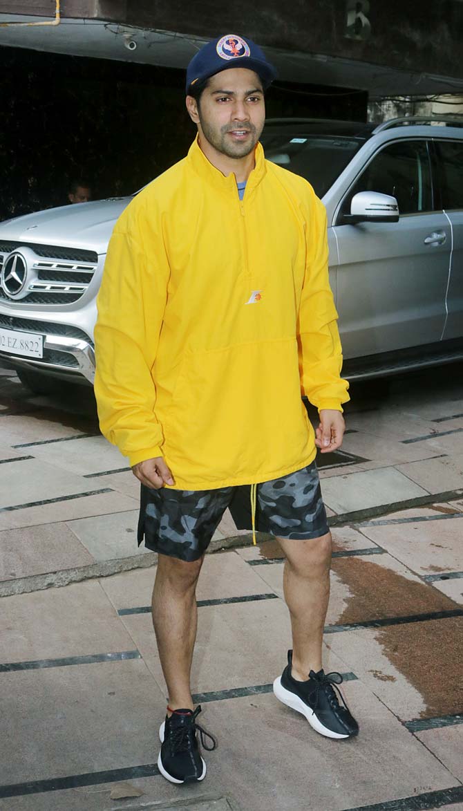 Varun Dhawan was also spotted in Juhu, the actor is currently busy promoting his upcoming film Street Dancer 3D, which also stars Shraddha Kapoor, Nora Fatehi, Prabhudeva among others.