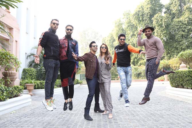 And here's another cool picture where Varun Dhawan and Shraddha Kapoor pose coolly whereas the other actors are in the air, literally! What a way to pose!
 