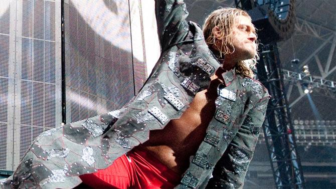 The Rated-R superstar Edge announced his retirement almost 9 years ago in 2011. The WWE Hall of Famer has been rumoured to make a comeback to the ring as certain reports have suggested that he is cleared to wrestle again. Edge returning could put him right on top as one of the potential wrestlers to win the Royal Rumble. Edge previously won the Royal Rumble in 2010.