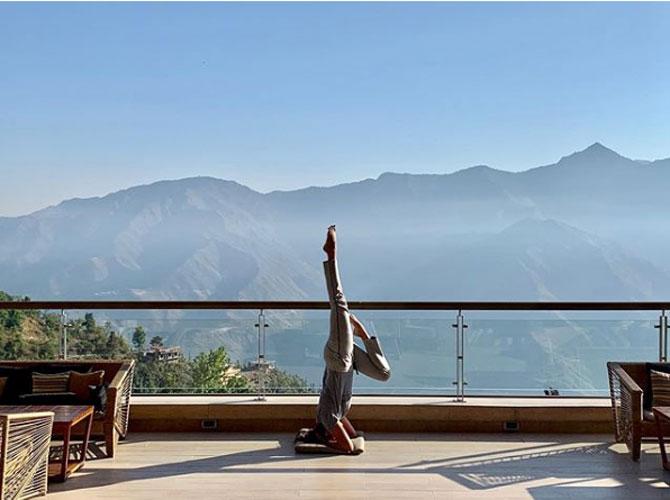 Wellness Expert and Celebrity Trainer Anshuka Parwani does a headstand and writes, 