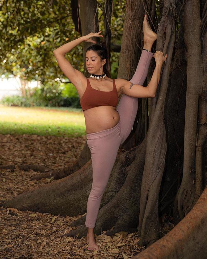 Deepika Mehta did not fail to impress us with her yogic posture beside a tree even when she was 24 weeks pregnant.