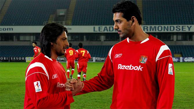 Dhan Dhana Dhan Goal (2007): From the small towns and villages, Vivek Agnihotri took us in the bylanes of Southall, a predominately South Asian part of London. The film follows the story of The Southhall United Football Club's (consisting of players like John Abraham, Arshad Warsi, with Boman Irani as the coach) journey to win the football championship. Although the film received a positive response from the critics, Goal was only moderately successful at the box-office.