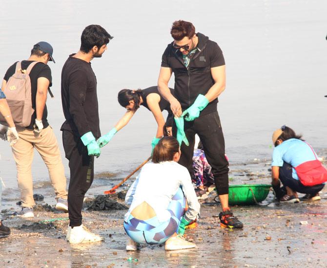 Maniesh Paul took to his Instagram account to thank Pragya for making him part of this clean up drive and wrote, 