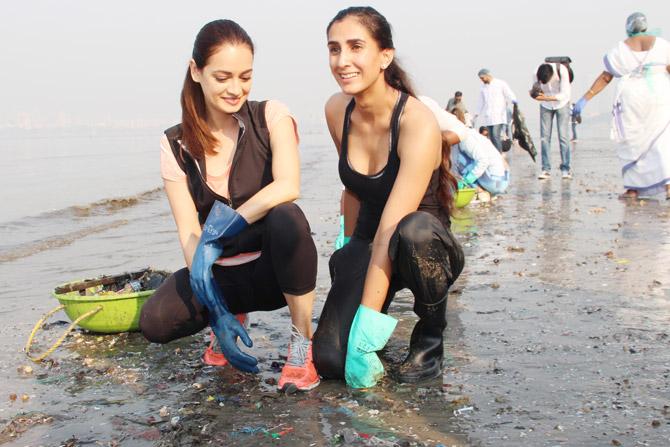 Dia Mirza and host of other celebrities took part in a beach clean-up drive in Mahim, which was led by actor-producer Pragya Kapoor among others. Pragya took to her Instagram account to share photos and wrote, 