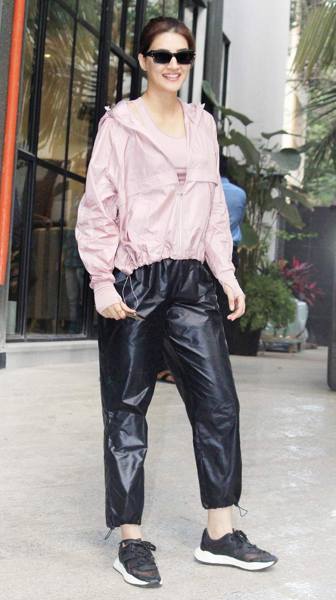 Kriti Sanon looks Uber cool in those shades and Ranveer Singh would be very happy and proud to see her in this avatar.