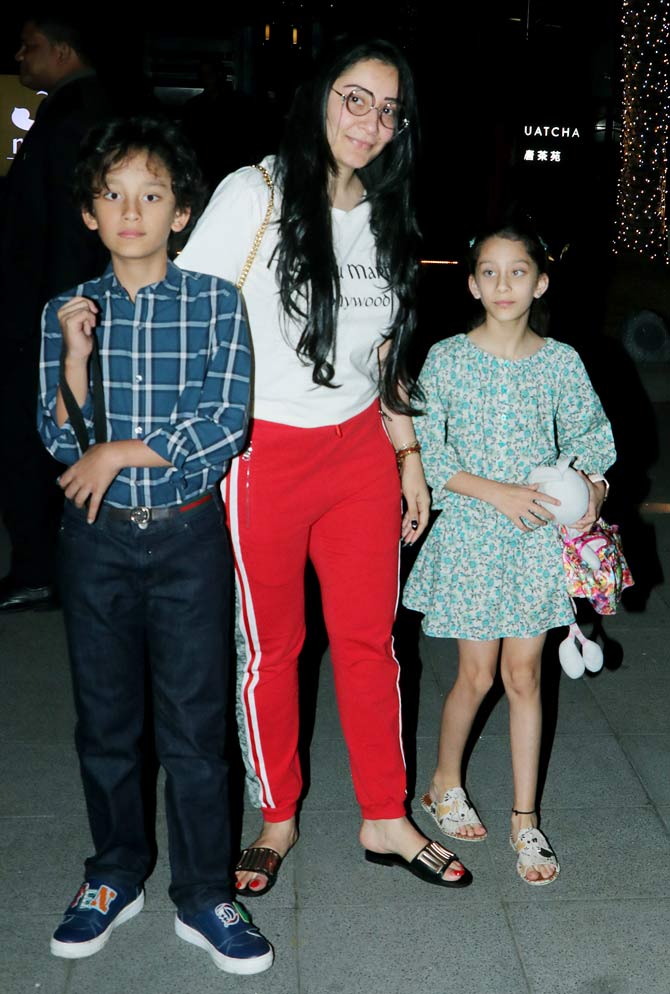 Maanayata Dutt is often spotted with her children Shahraan Dutt and Iqra Dutt at a popular restaurant in Bandra. And despite minimal makeup, Sanjay Dutt's wife looks beautiful.