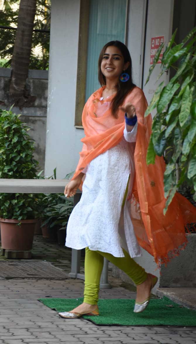 And here comes the traditional avatar of Sara Ali Khan as she gets spotted at filmmaker Aanand L. Rai's office. Since the whole nation was immersed in the celebrations of the Republic Day, how could she stay away? Watch out for her dress that goes so well with the colour of the Indian Flag!