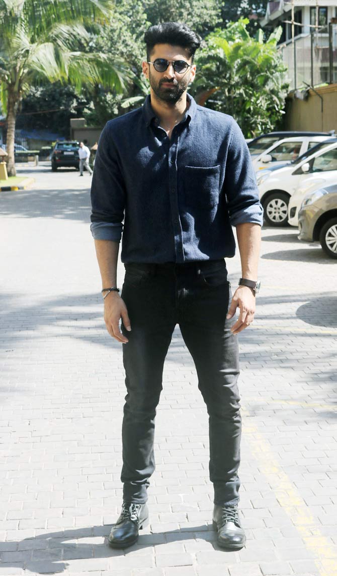 Aditya Roy Kapur and other cast members attended a promotional event of their upcoming film Malang. The Mohit Suri's film stars Aditya along with Disha Patani, Anil Kapoor and Kunal Kemmu. Aditya sported a casual look in a navy blue shirt and black denim. All pictures/Yogen Shah