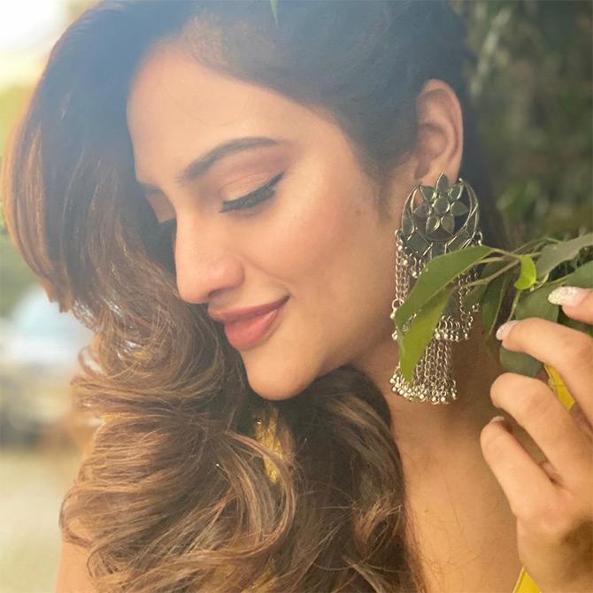Heroine Nusrat Sex Video - Nusrat Jahan looks fresh and bright in an all-yellow mirror work outfit