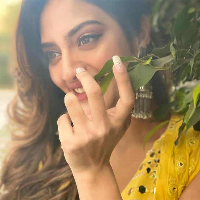 Nusrat paired her mirror work yellow outfit with subtle makeup and a beautiful pair of earrings. She complimented her outfit by leaving her beautiful long tresses open, which gave her a natural look