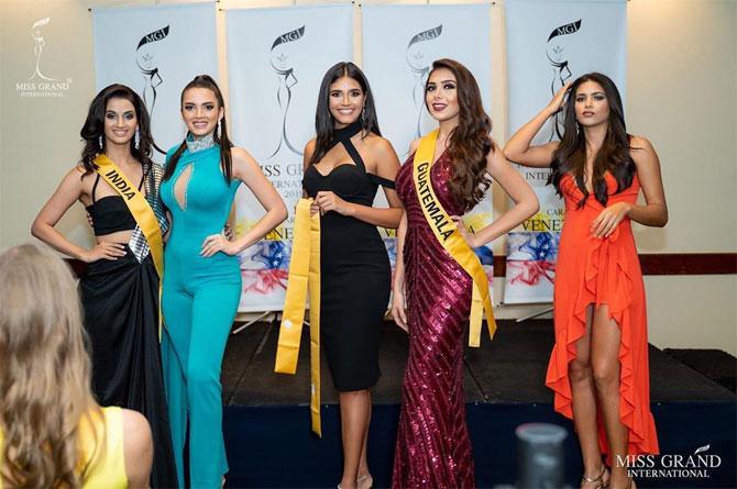 She poses with her fellow contestants while being stashed as the beginning of the Miss Grand International 2019 pageant, held in Venezuela.