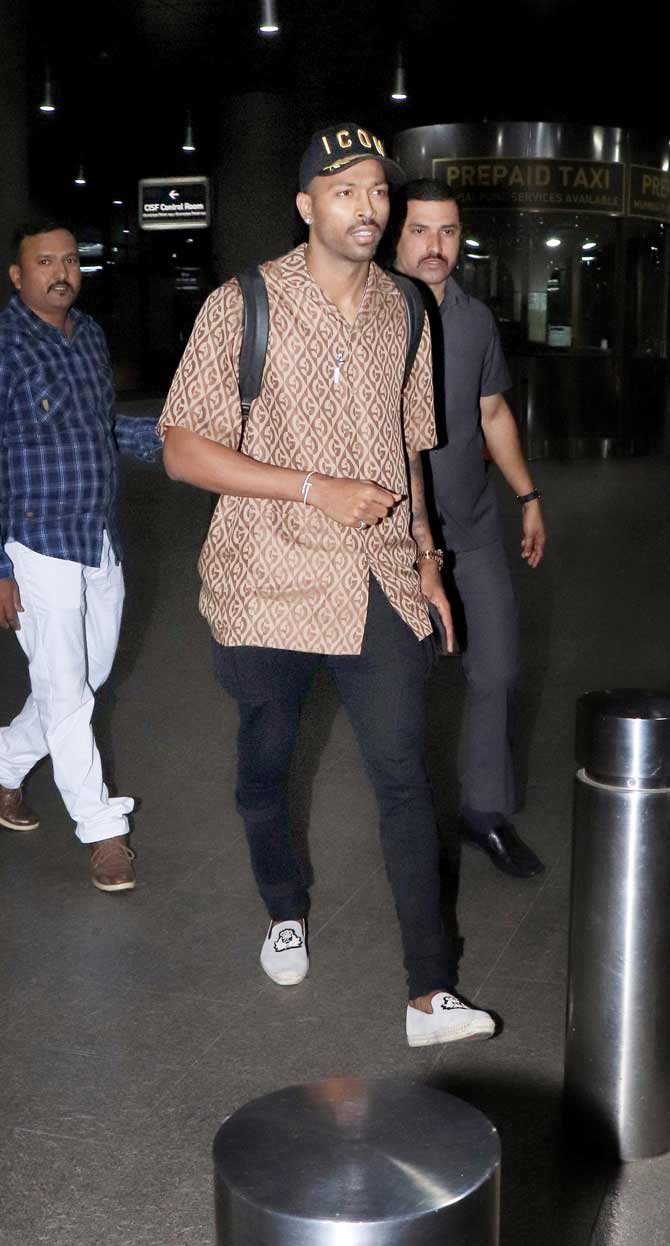 Hardik Pandya sported a brown half-sleeve shirt, black trousers, sneakers and a cap