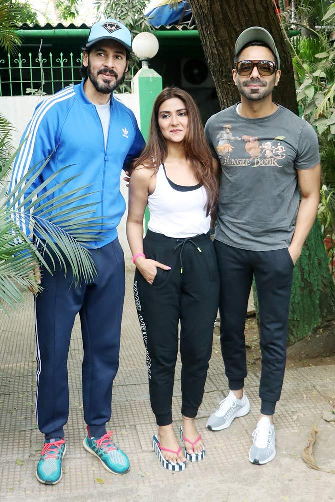 And here's another pose by the trio.