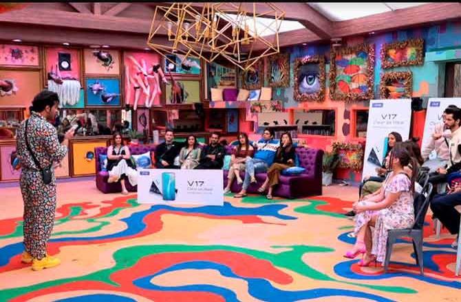 More and more friends and relatives and ex-Bigg Boss contestants kept pouring in to support their respective inmates. Shefali Jariwala came in for Paras, Shehnaaz' brother Shehbaaz also entered, while Vishal's brother came in for him.