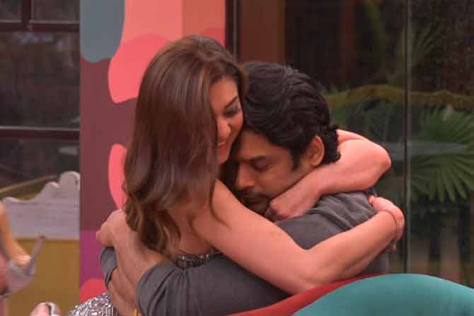Shefali was welcomed back into the house with open arms by Mahira and Sidharth, while Shehnaaz wasn't too pleased with her reentry. As Sidharth and Shefali shared a warm hug, Shehnaaz looked bothered and started an argument with Sidharth once again.