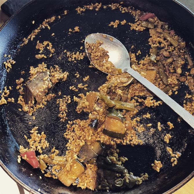 Did you know? Potatoes and rice are Masaba Gupta's very old friends. While sharing this picture with her fans, Masaba Gupta revealed that she loves potatoes and rice in her food. And that her love affair with them is as old as she can remember.




