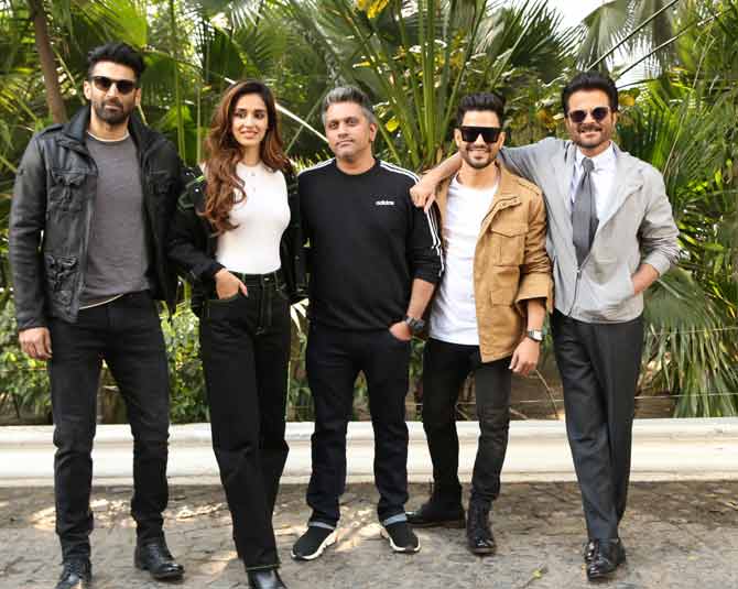 Here comes the picture that has the team of Malang. Aditya Roy Kapur, Disha Patani, Mohit Suri, Kunal Kemmu, and Anil Kapoor. But we wonder why Suri and Patani aren't wearing shades!