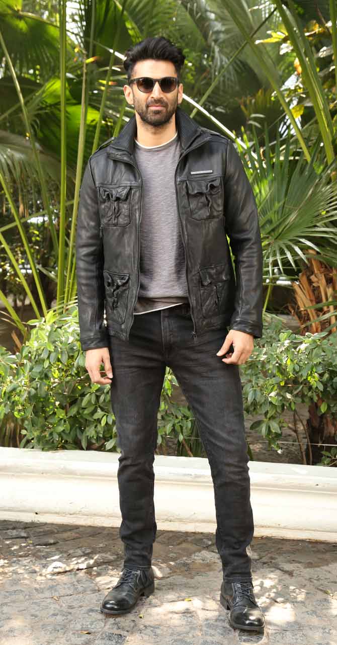 The handsome hunk, Aditya Roy Kapur, has never looked as deadly as he has in Malang, both as a hippie and a cold-blooded killer. The actor bulked up for the thriller and the muscles are truly to die for. He will reunite with Mohit Suri for Ek Villain 2, slated to release next year.