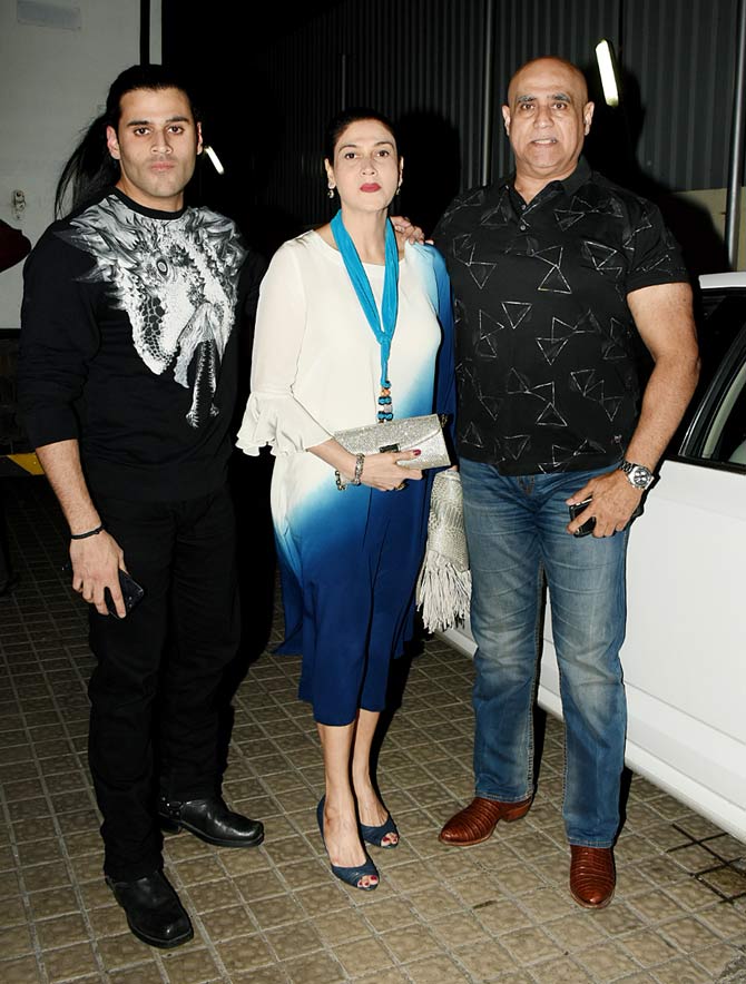 Puneet Issar also attended the special screening of Saif Ali Khan-starrer with his family in Juhu.