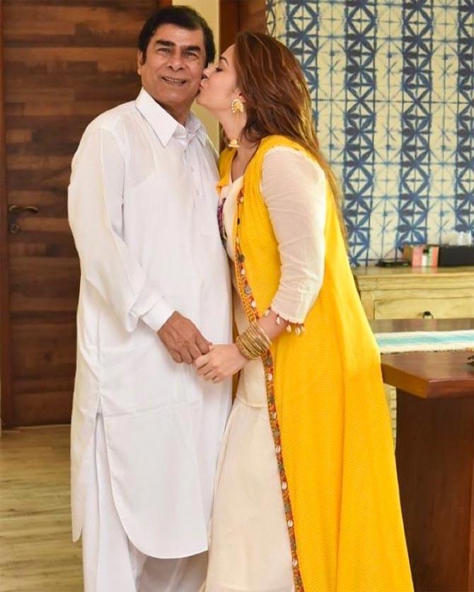 She shines in this layered outfit while posing with her father. 