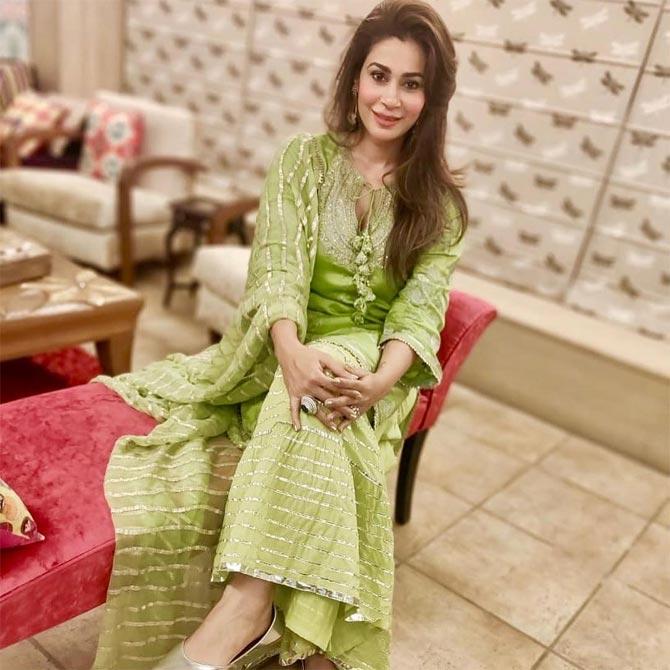 She looks breath-taking in this light green kurti teamed with a pair of palazzos with silver details and a dupatta. 