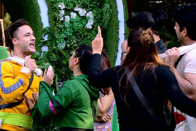 And if you thought 2020 was going to stop their fights and arguments, you're sadly mistaken! Even new beginnings could not hold them back from fighting and bickering, as if its some vicious loop they cannot find a way out of.