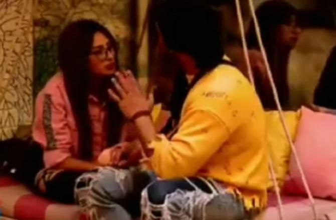 This week, Mahira and Paras garnered a lot of attention with their fights. Paras had tried to console Mahira, who was fuming after getting into a verbal exchange with Rashami. He asked her why she was frustrated and then went on to cover her mouth forcefully. This gesture seemed to have irritated Mahira, who then slapped him. Paras was seen telling Mahira that he prefers to stay away from girls who slap guys, and for him, his self-respect comes first. Then Mahira tried to stop him from leaving, while he shrugged her hands off leaving her.